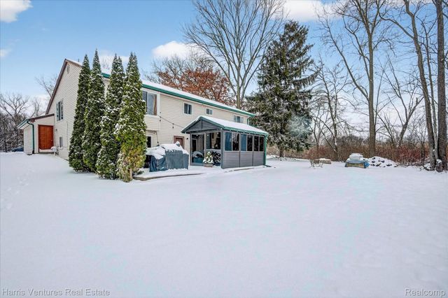 1535 Kings Crown Court, Wixom, MI 48393