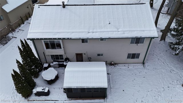 1535 Kings Crown Court, Wixom, MI 48393