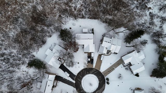 1535 Kings Crown Court, Wixom, MI 48393