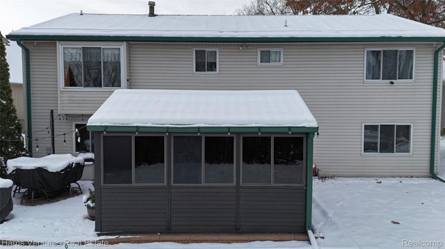 1535 Kings Crown Court, Wixom, MI 48393