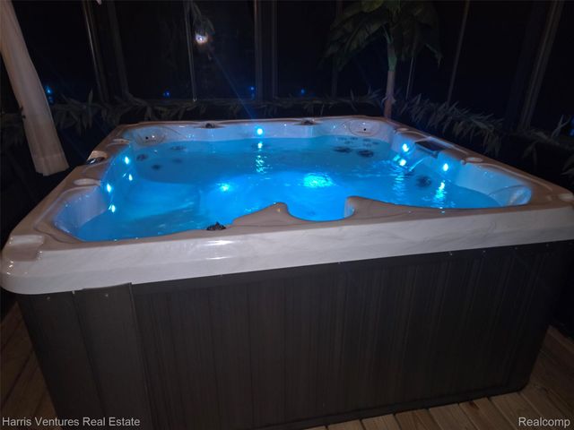 1535 Kings Crown Court, Wixom, MI 48393