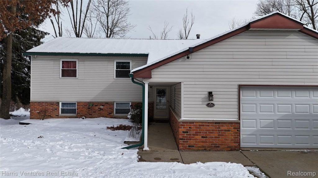 1535 Kings Crown Court, Wixom, MI 48393