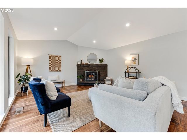 4268 WOODSIDE Cir, Lake Oswego, OR 97035