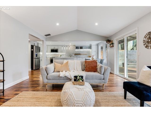 4268 WOODSIDE Cir, Lake Oswego, OR 97035