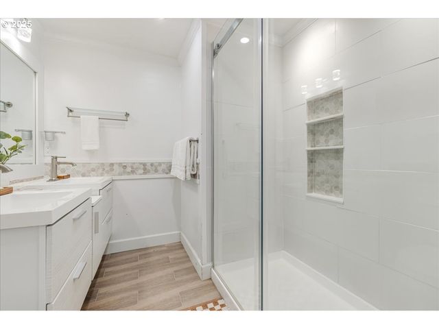 4268 WOODSIDE Cir, Lake Oswego, OR 97035