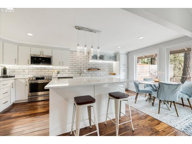 4268 WOODSIDE Cir, Lake Oswego, OR 97035