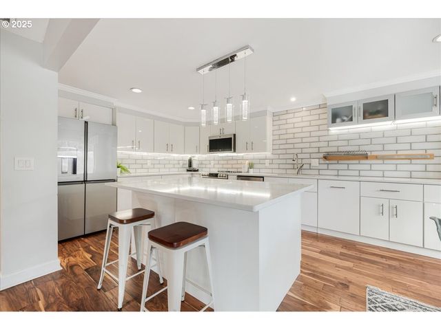 4268 WOODSIDE Cir, Lake Oswego, OR 97035