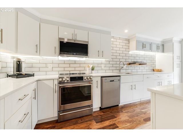 4268 WOODSIDE Cir, Lake Oswego, OR 97035