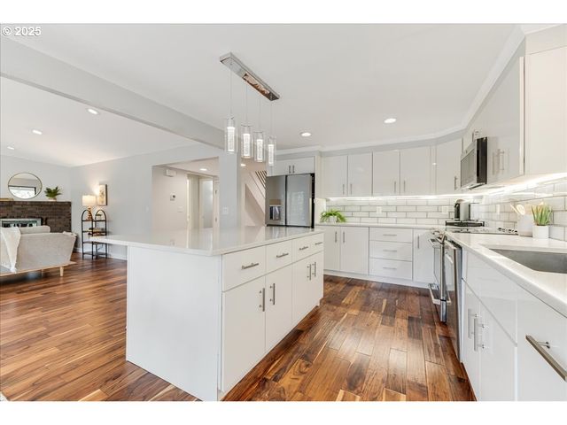 4268 WOODSIDE Cir, Lake Oswego, OR 97035