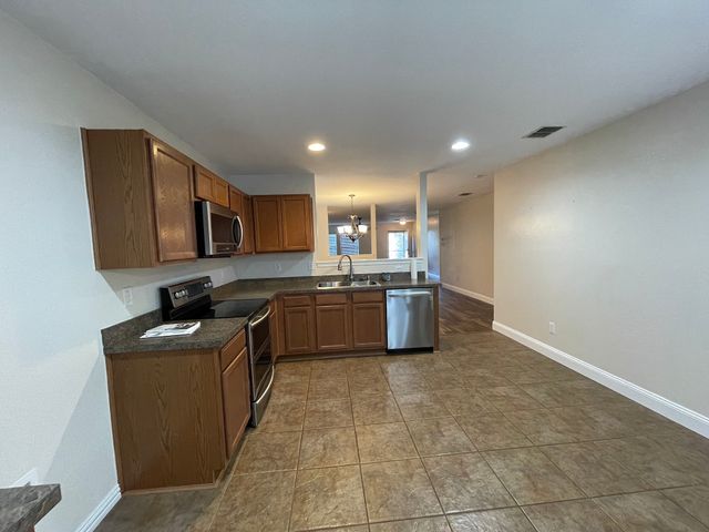 804 White Fields Way, Arlington, TX 76002