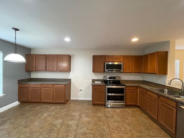 804 White Fields Way, Arlington, TX 76002