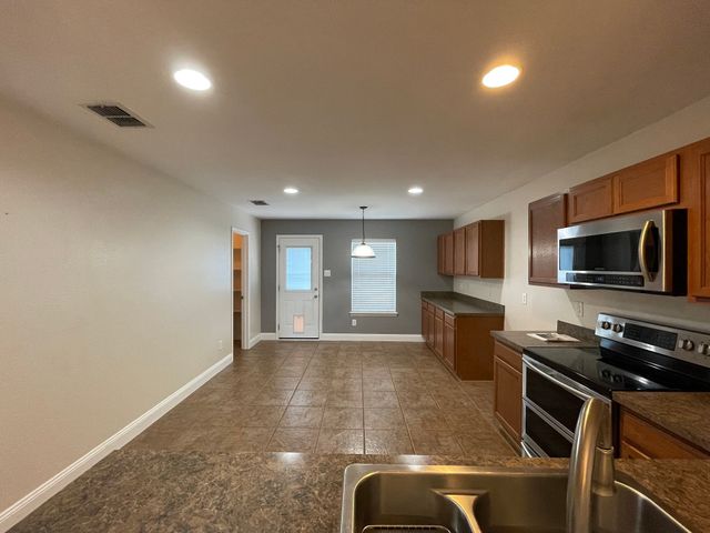 804 White Fields Way, Arlington, TX 76002