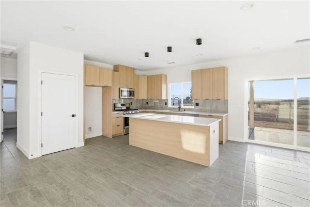 15168 Barbara, Apple Valley, CA 92307