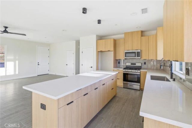 15168 Barbara, Apple Valley, CA 92307