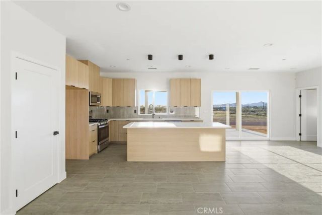 15168 Barbara, Apple Valley, CA 92307