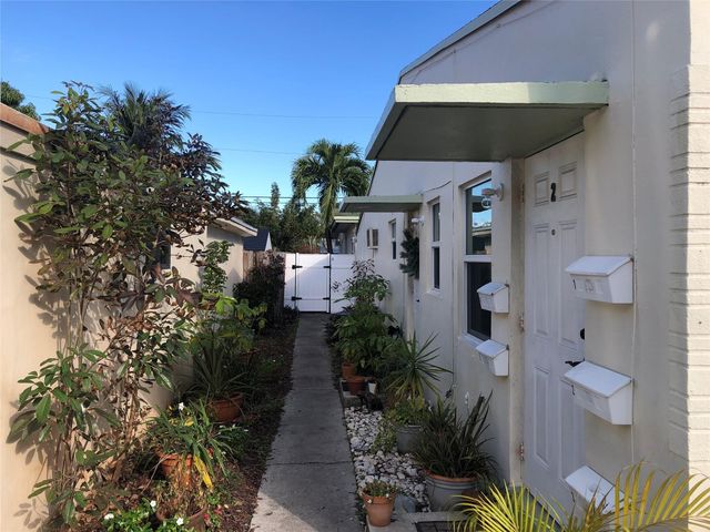 812 NE 15 Avenue, Fort Lauderdale, FL 33304