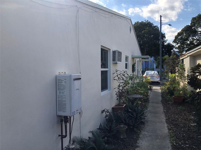 812 NE 15 Avenue, Fort Lauderdale, FL 33304