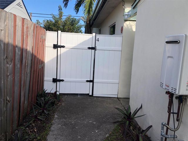 812 NE 15 Avenue, Fort Lauderdale, FL 33304