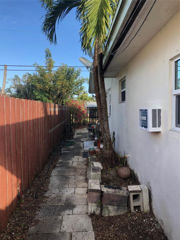 812 NE 15 Avenue, Fort Lauderdale, FL 33304