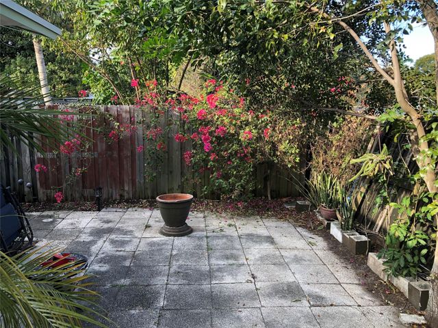 812 NE 15 Avenue, Fort Lauderdale, FL 33304