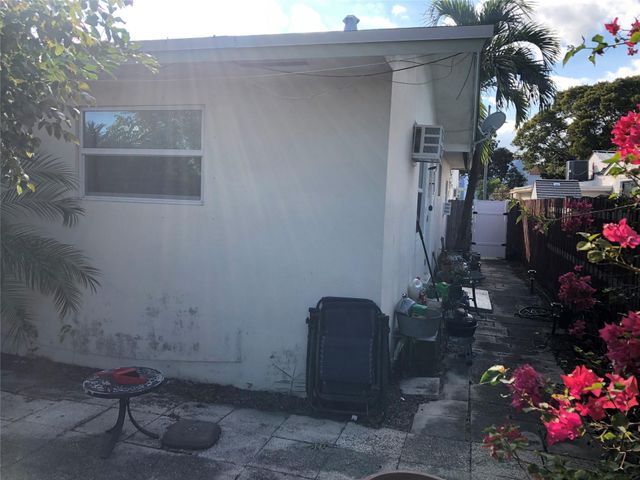 812 NE 15 Avenue, Fort Lauderdale, FL 33304