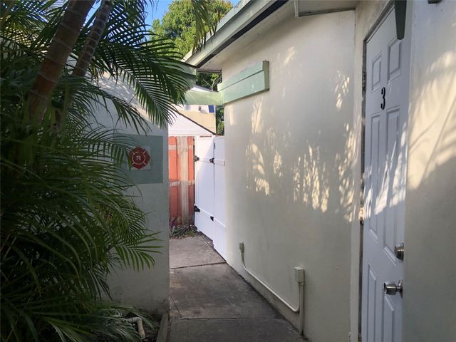 812 NE 15 Avenue, Fort Lauderdale, FL 33304