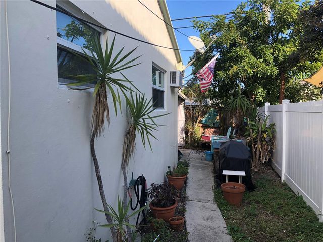 812 NE 15 Avenue, Fort Lauderdale, FL 33304