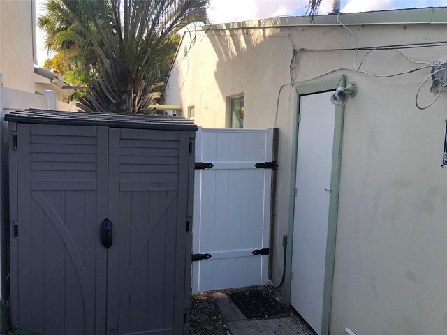 812 NE 15 Avenue, Fort Lauderdale, FL 33304