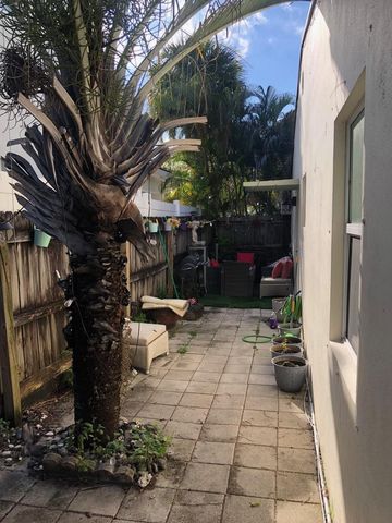 812 NE 15 Avenue, Fort Lauderdale, FL 33304