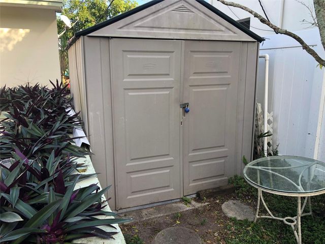 812 NE 15 Avenue, Fort Lauderdale, FL 33304