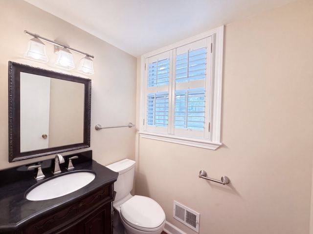 840 Highland Crest Dr, Nashville, TN 37205