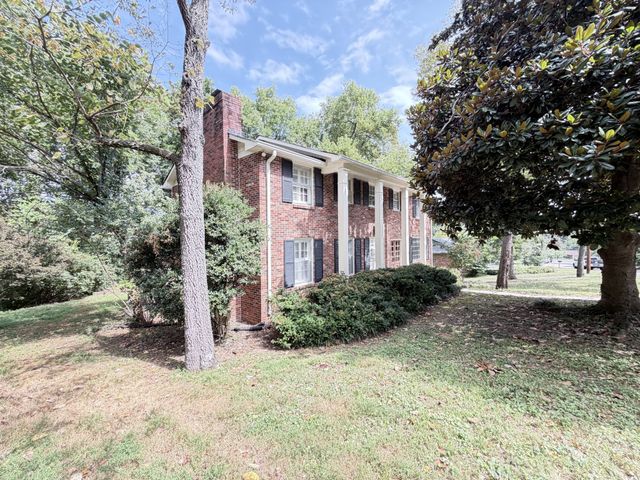 840 Highland Crest Dr, Nashville, TN 37205