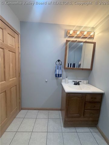 132 Roberts Road, Dunbar, WV 25064