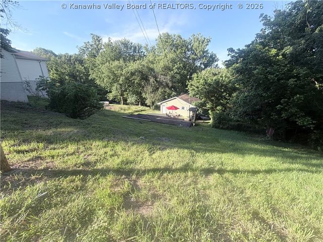 132 Roberts Road, Dunbar, WV 25064