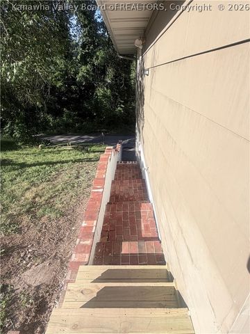 132 Roberts Road, Dunbar, WV 25064