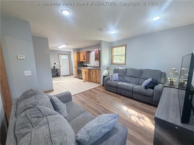 132 Roberts Road, Dunbar, WV 25064