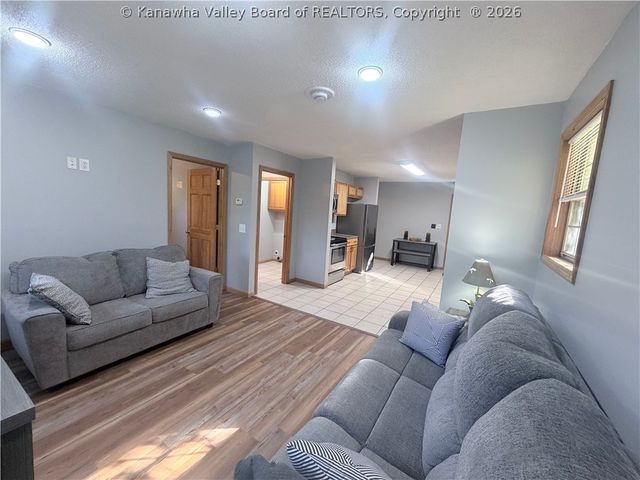 132 Roberts Road, Dunbar, WV 25064
