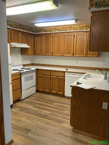 1519 SW Harbor Drive, Mcminnville, OR 97128