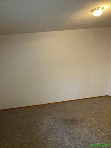 1519 SW Harbor Drive, Mcminnville, OR 97128