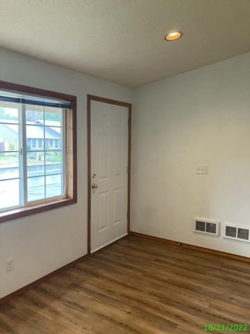 1519 SW Harbor Drive, Mcminnville, OR 97128