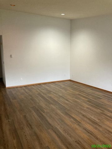 1519 SW Harbor Drive, Mcminnville, OR 97128