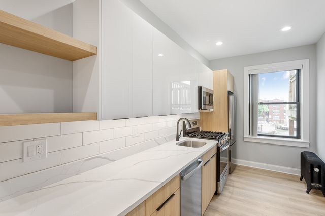 1318 W Birchwood Avenue 2, Chicago, IL 60626