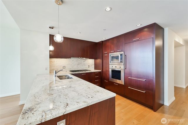 10700 NE 4th Street #1406, Bellevue, WA 98004