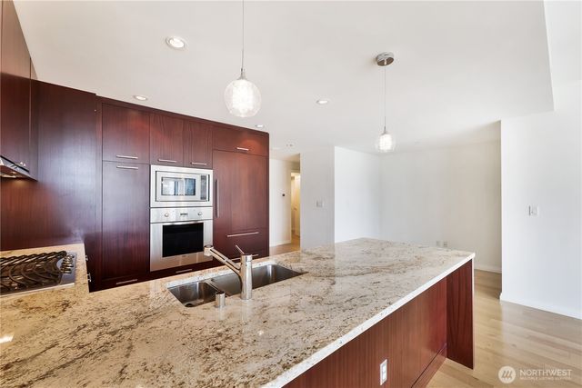 10700 NE 4th Street #1406, Bellevue, WA 98004