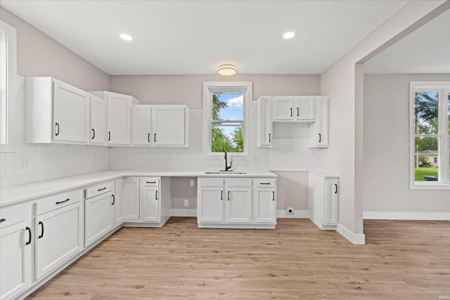 8522 Windsor Drive, Newburgh, IN 47630