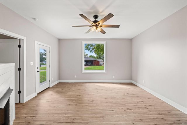 8522 Windsor Drive, Newburgh, IN 47630