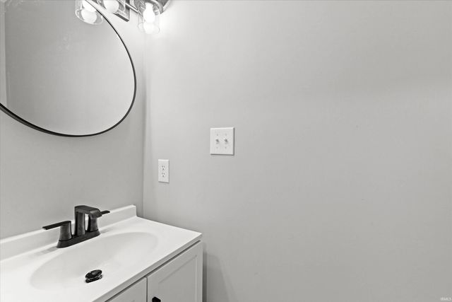 8522 Windsor Drive, Newburgh, IN 47630