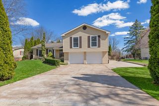 649 Greenbrier Lane, Crystal Lake, IL 60014