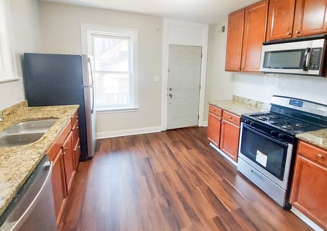 4835 Lee Street 1, Skokie, IL 60077