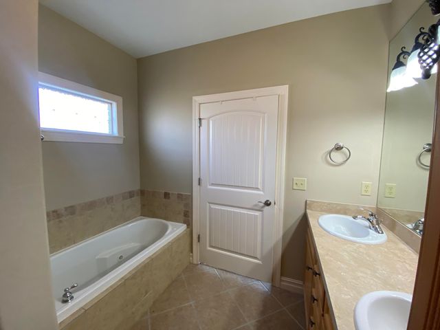 3880 Heron Lane, Grove, OK 74344